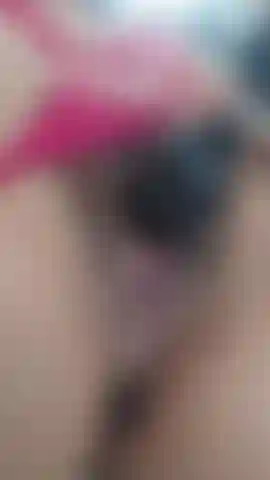 Mi scopo la mia figa pelosa!!
