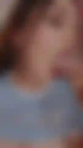 Ed è così che mi mangio tutto il tuo cazzo.