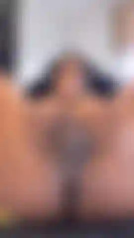 Il mio succoso 🍑 sta implorando una scopata profonda.
