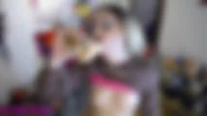 Mi sto comportando da matta, cazzo con la bocca molto sciatta + schizzo.