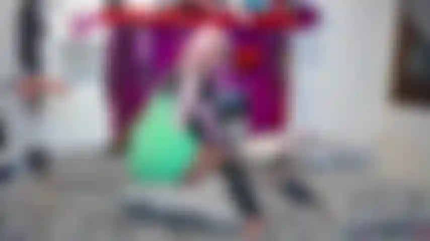 Sfida face sitting - non nuda.