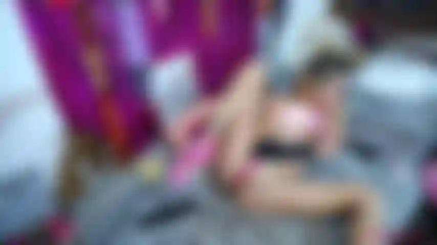 Anale con un grosso dildo alla pecorina.