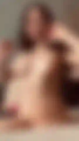 Mi masturbo in posizione missionaria con il mio dildo da 23 cm.