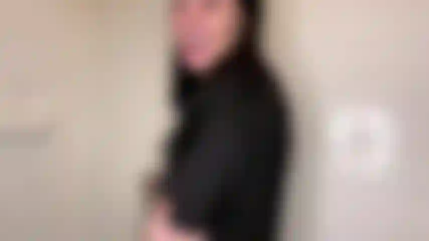 Che adora le ascelle pelose senza trucco.