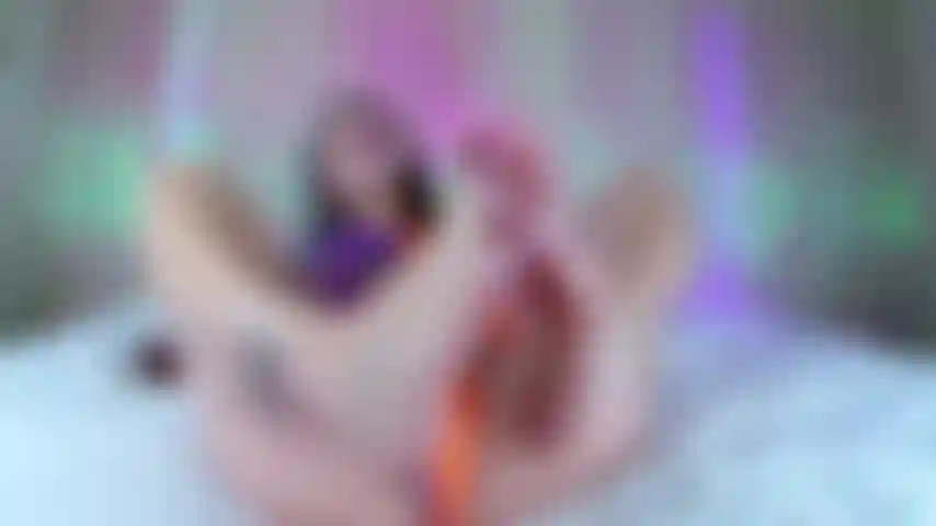 Piede cornuto e cei da clown.