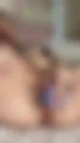 Allungamento del cazzo con tentacoli alieni ed espressione facciale.