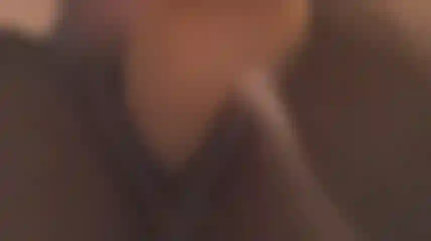 Mi scopo la mia figa bagnata da vicino :).