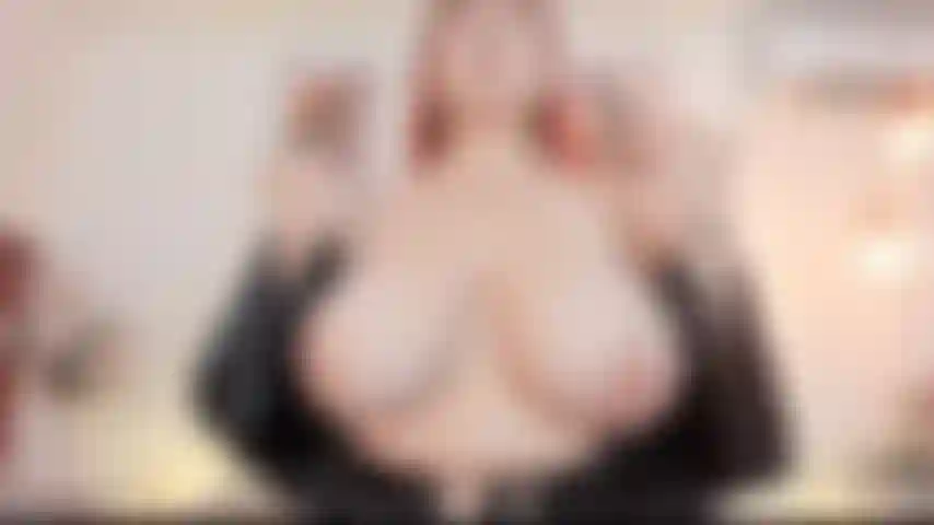 Ti voglio tutta sulla mia faccia e sulle mie tette.