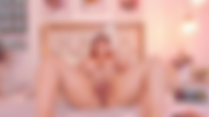 Che gioca con la mia figa pelosa.